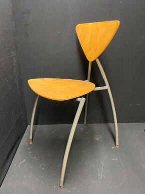 4er-Set 60er Jahre Stapelstühle. Holz und Metall. Aus Folge 4